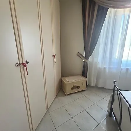 Di Cristina Konukevi *